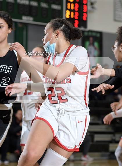 Thumbnail 2 in South Medford vs. Lincoln (St. Mary's Stockton MLK Showcase) photogallery.