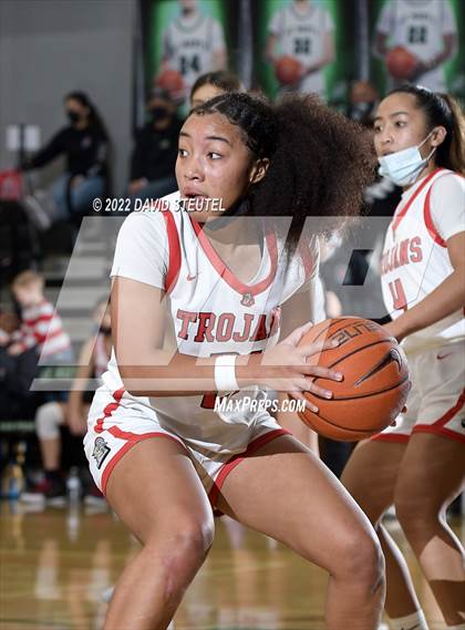 Thumbnail 1 in South Medford vs. Lincoln (St. Mary's Stockton MLK Showcase) photogallery.