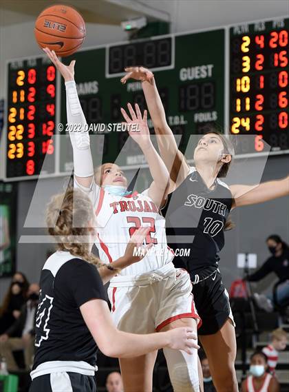 Thumbnail 1 in South Medford vs. Lincoln (St. Mary's Stockton MLK Showcase) photogallery.