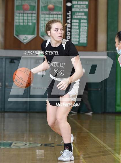 Thumbnail 1 in South Medford vs. Lincoln (St. Mary's Stockton MLK Showcase) photogallery.