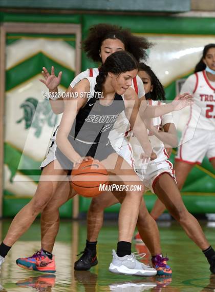 Thumbnail 2 in South Medford vs. Lincoln (St. Mary's Stockton MLK Showcase) photogallery.