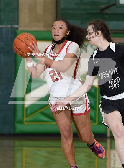 Thumbnail 2 in South Medford vs. Lincoln (St. Mary's Stockton MLK Showcase) photogallery.