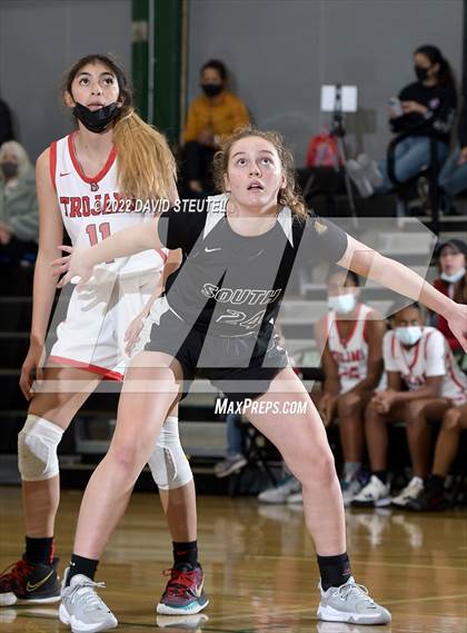 Thumbnail 3 in South Medford vs. Lincoln (St. Mary's Stockton MLK Showcase) photogallery.