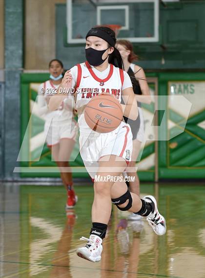 Thumbnail 2 in South Medford vs. Lincoln (St. Mary's Stockton MLK Showcase) photogallery.