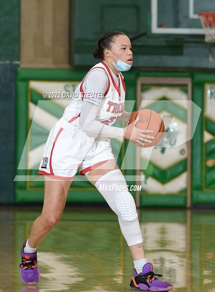 Thumbnail 2 in South Medford vs. Lincoln (St. Mary's Stockton MLK Showcase) photogallery.