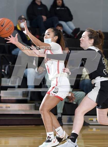 Thumbnail 2 in South Medford vs. Lincoln (St. Mary's Stockton MLK Showcase) photogallery.