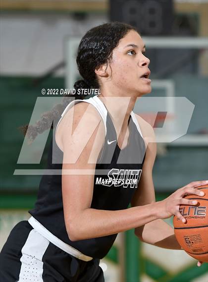 Thumbnail 2 in South Medford vs. Lincoln (St. Mary's Stockton MLK Showcase) photogallery.