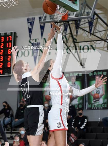 Thumbnail 1 in South Medford vs. Lincoln (St. Mary's Stockton MLK Showcase) photogallery.
