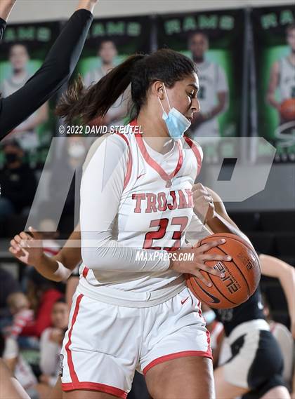 Thumbnail 3 in South Medford vs. Lincoln (St. Mary's Stockton MLK Showcase) photogallery.