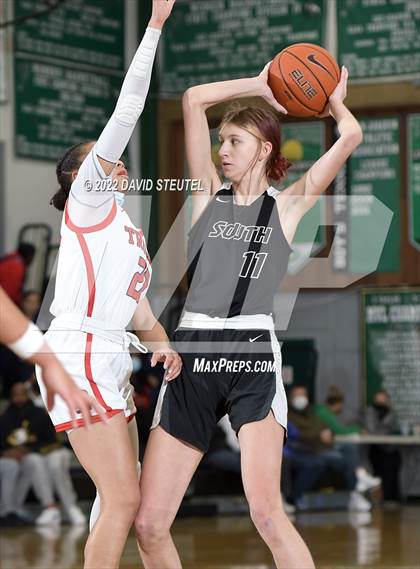 Thumbnail 2 in South Medford vs. Lincoln (St. Mary's Stockton MLK Showcase) photogallery.