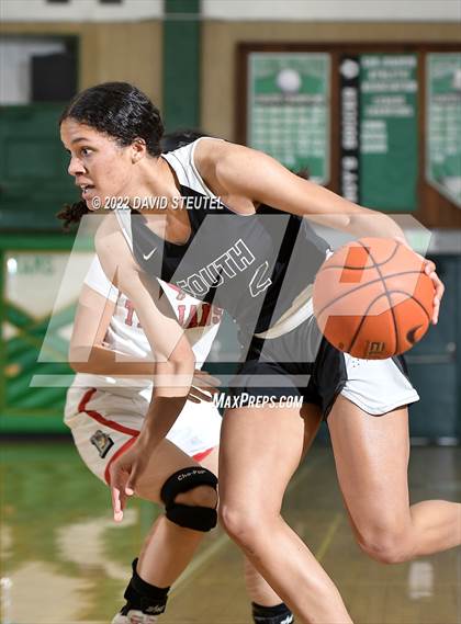 Thumbnail 1 in South Medford vs. Lincoln (St. Mary's Stockton MLK Showcase) photogallery.