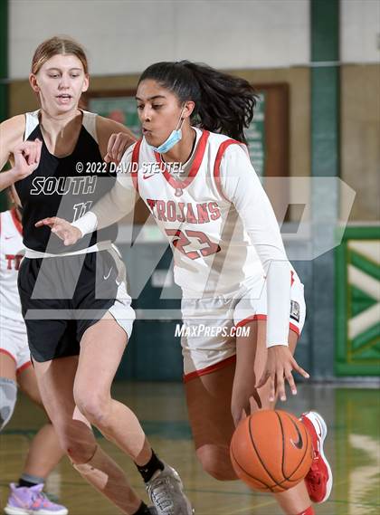 Thumbnail 1 in South Medford vs. Lincoln (St. Mary's Stockton MLK Showcase) photogallery.