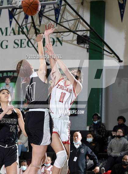Thumbnail 2 in South Medford vs. Lincoln (St. Mary's Stockton MLK Showcase) photogallery.