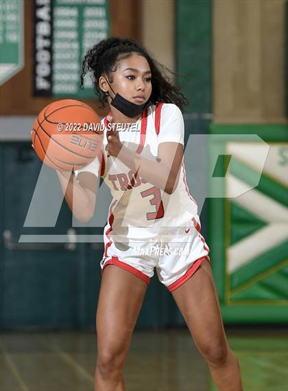 Thumbnail 2 in South Medford vs. Lincoln (St. Mary's Stockton MLK Showcase) photogallery.