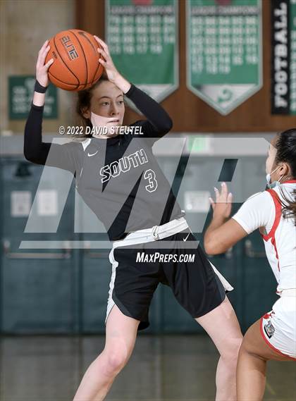 Thumbnail 3 in South Medford vs. Lincoln (St. Mary's Stockton MLK Showcase) photogallery.