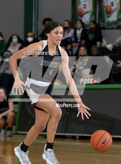 Thumbnail 2 in South Medford vs. Lincoln (St. Mary's Stockton MLK Showcase) photogallery.