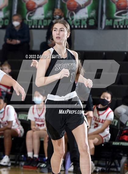 Thumbnail 2 in South Medford vs. Lincoln (St. Mary's Stockton MLK Showcase) photogallery.