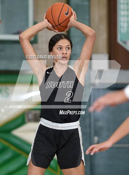 Thumbnail 3 in South Medford vs. Lincoln (St. Mary's Stockton MLK Showcase) photogallery.