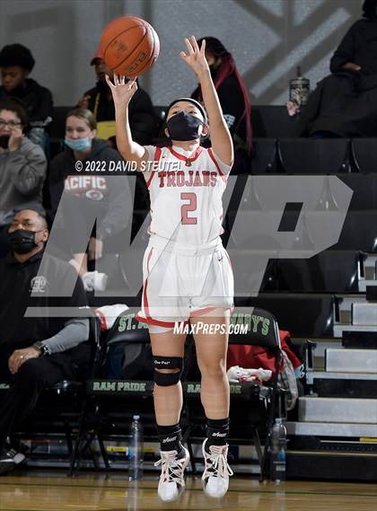 Thumbnail 3 in South Medford vs. Lincoln (St. Mary's Stockton MLK Showcase) photogallery.