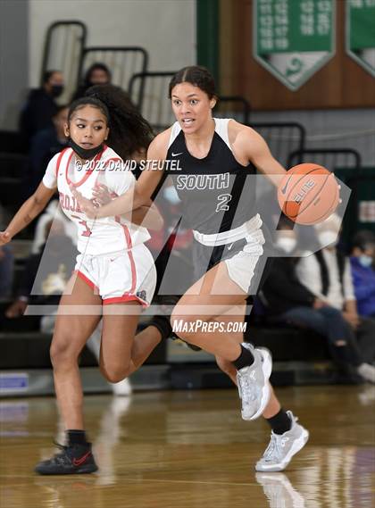 Thumbnail 2 in South Medford vs. Lincoln (St. Mary's Stockton MLK Showcase) photogallery.