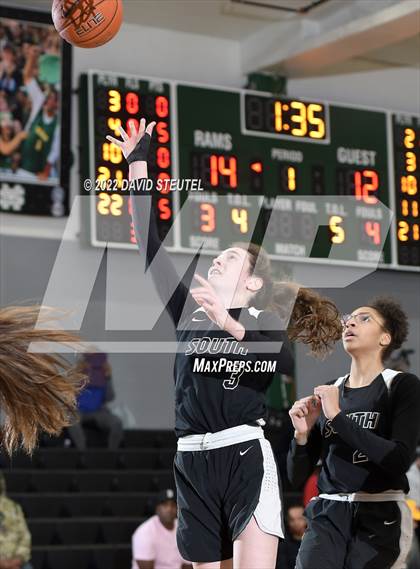 Thumbnail 2 in South Medford vs. Lincoln (St. Mary's Stockton MLK Showcase) photogallery.