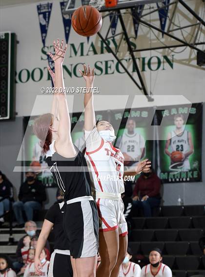 Thumbnail 3 in South Medford vs. Lincoln (St. Mary's Stockton MLK Showcase) photogallery.