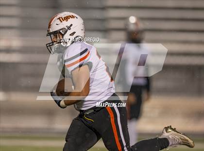 Thumbnail 2 in Washington vs. Beaver Falls (PIAA 2A Round 1) photogallery.