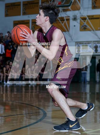 Thumbnail 2 in Royal vs Simi  photogallery.