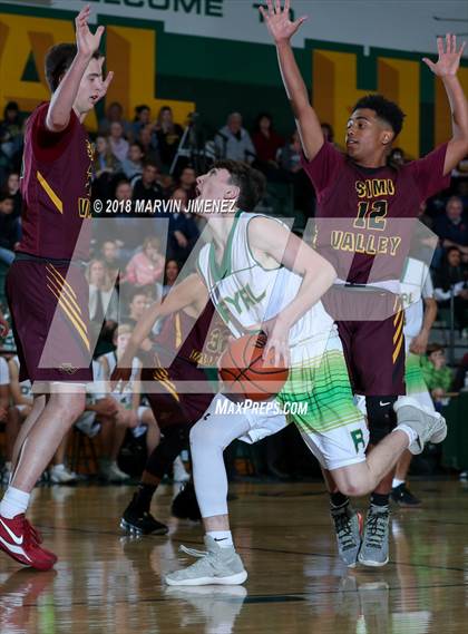 Thumbnail 3 in Royal vs Simi  photogallery.