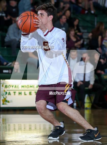 Thumbnail 1 in Royal vs Simi  photogallery.