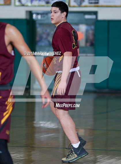 Thumbnail 3 in Royal vs Simi  photogallery.