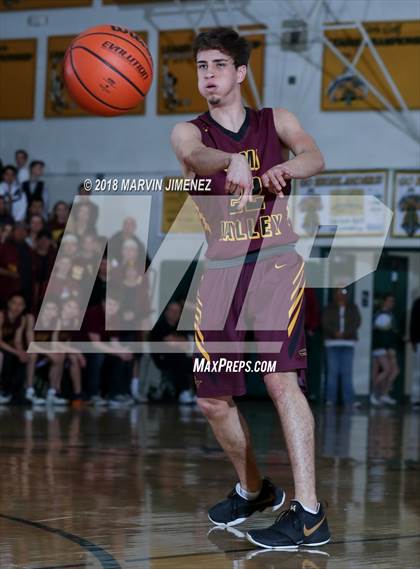 Thumbnail 3 in Royal vs Simi  photogallery.