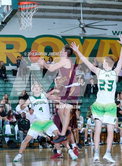 Thumbnail 2 in Royal vs Simi  photogallery.