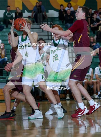 Thumbnail 3 in Royal vs Simi  photogallery.