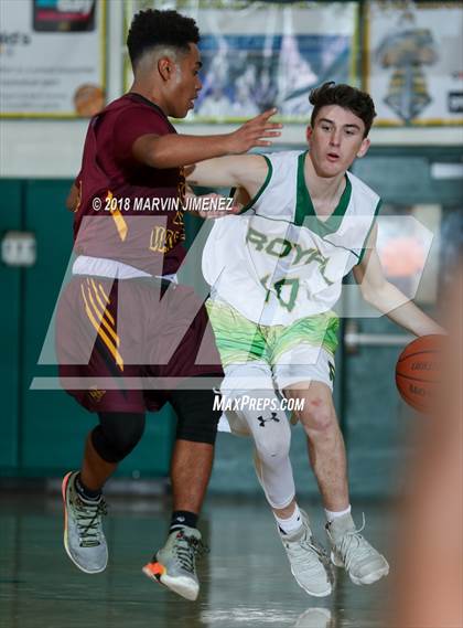 Thumbnail 1 in Royal vs Simi  photogallery.