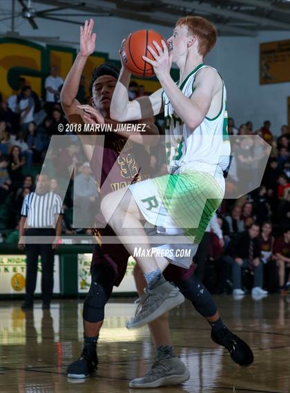 Thumbnail 3 in Royal vs Simi  photogallery.