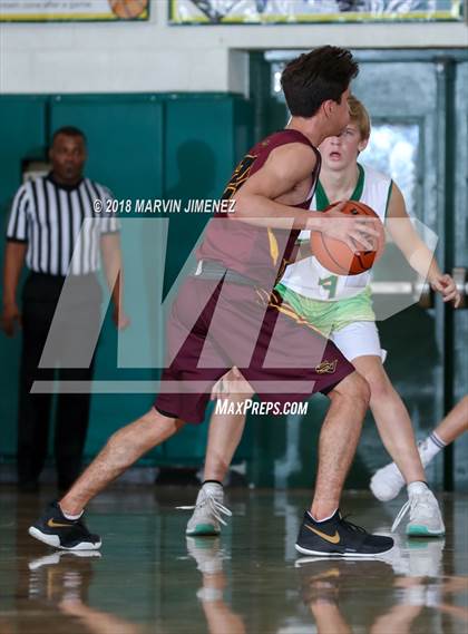 Thumbnail 3 in Royal vs Simi  photogallery.