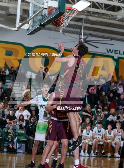Thumbnail 1 in Royal vs Simi  photogallery.