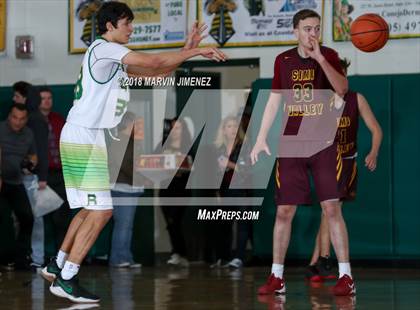 Thumbnail 2 in Royal vs Simi  photogallery.