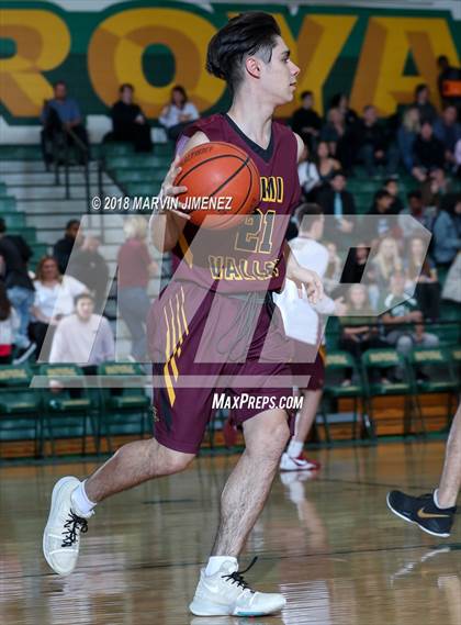 Thumbnail 2 in Royal vs Simi  photogallery.