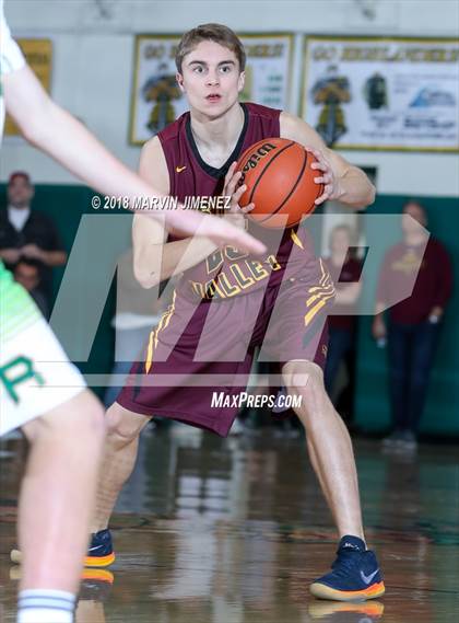 Thumbnail 1 in Royal vs Simi  photogallery.