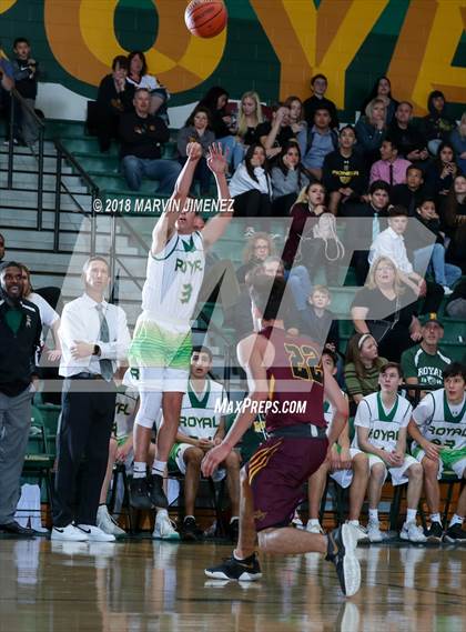 Thumbnail 2 in Royal vs Simi  photogallery.