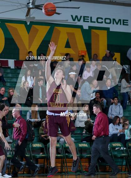 Thumbnail 1 in Royal vs Simi  photogallery.