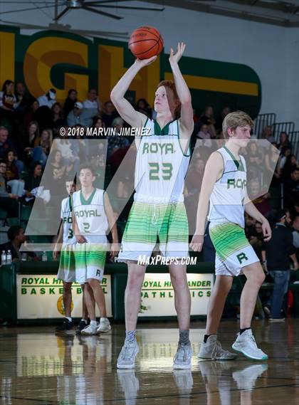 Thumbnail 3 in Royal vs Simi  photogallery.
