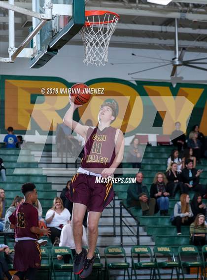 Thumbnail 2 in Royal vs Simi  photogallery.