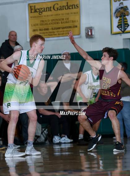 Thumbnail 3 in Royal vs Simi  photogallery.