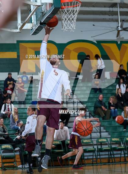 Thumbnail 2 in Royal vs Simi  photogallery.