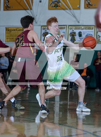 Thumbnail 1 in Royal vs Simi  photogallery.