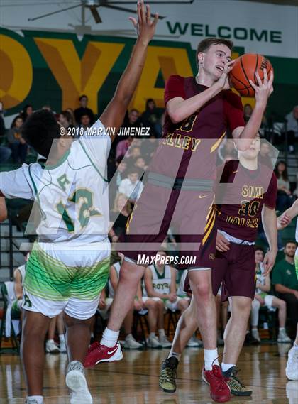 Thumbnail 3 in Royal vs Simi  photogallery.