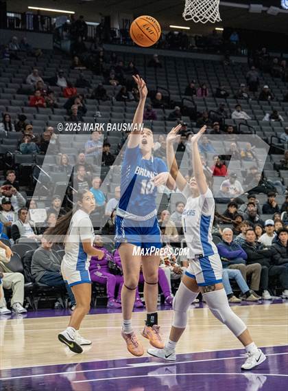 Thumbnail 2 in Rancho Bernardo vs Caruthers (CIF State DII Final) photogallery.